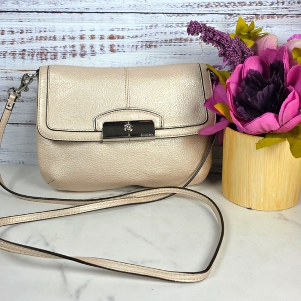 COACH KRISTIN METALLIC CHAMPAGNE SILVER LEATHER FLAP CROSSBODY SMALL BAG PURSE - Picture 1 of 13